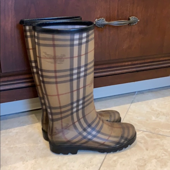 Burberry Rainboots - Picture 2 of 3